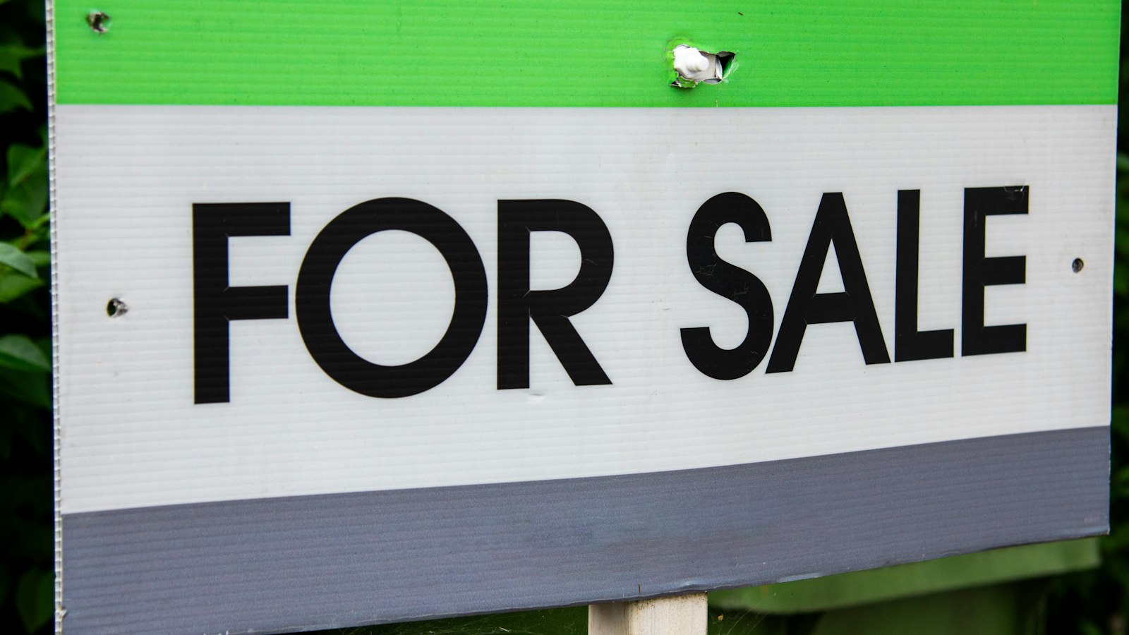 A for sale sign in front of a house, representing a Vernon listing that expired without selling